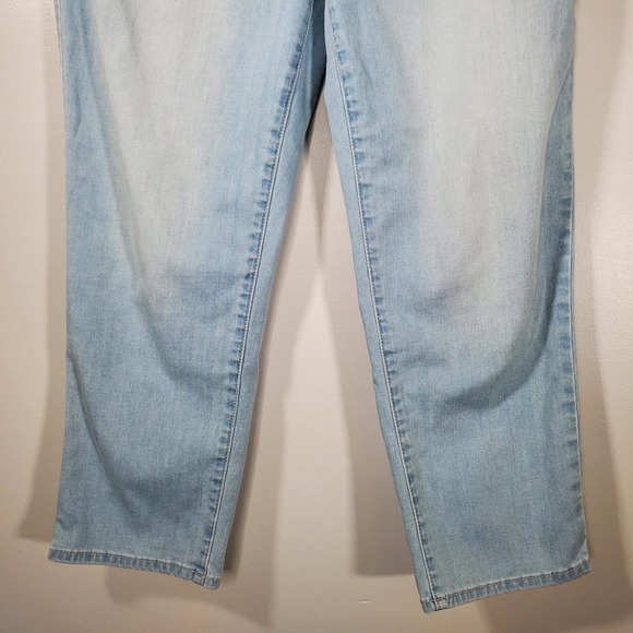 Chico's Platinum Crop Straight Leg Jeans Light Wash Blue Size .5 / Small - Picture 3 of 13